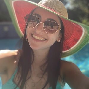 Meet your Posher, Ashley